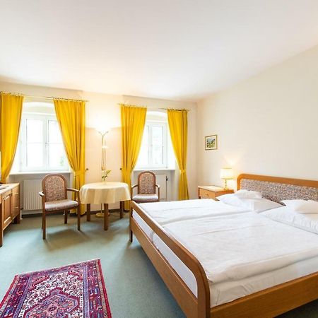Hotel Leitnerbrau Мондзее Екстериор снимка