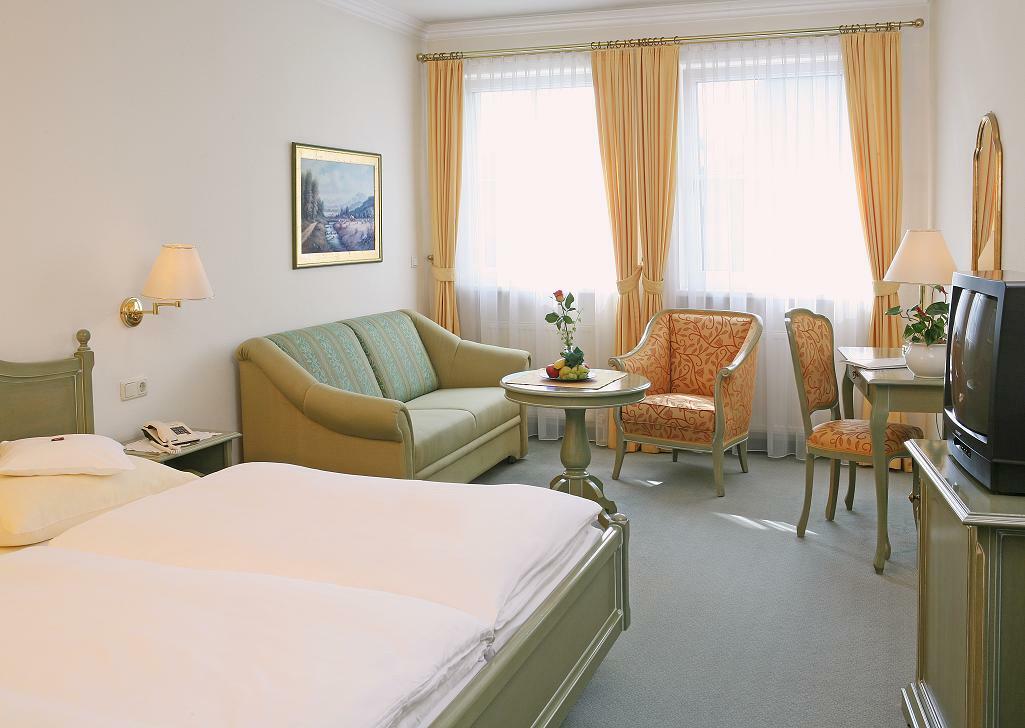 Hotel Leitnerbrau Мондзее Екстериор снимка