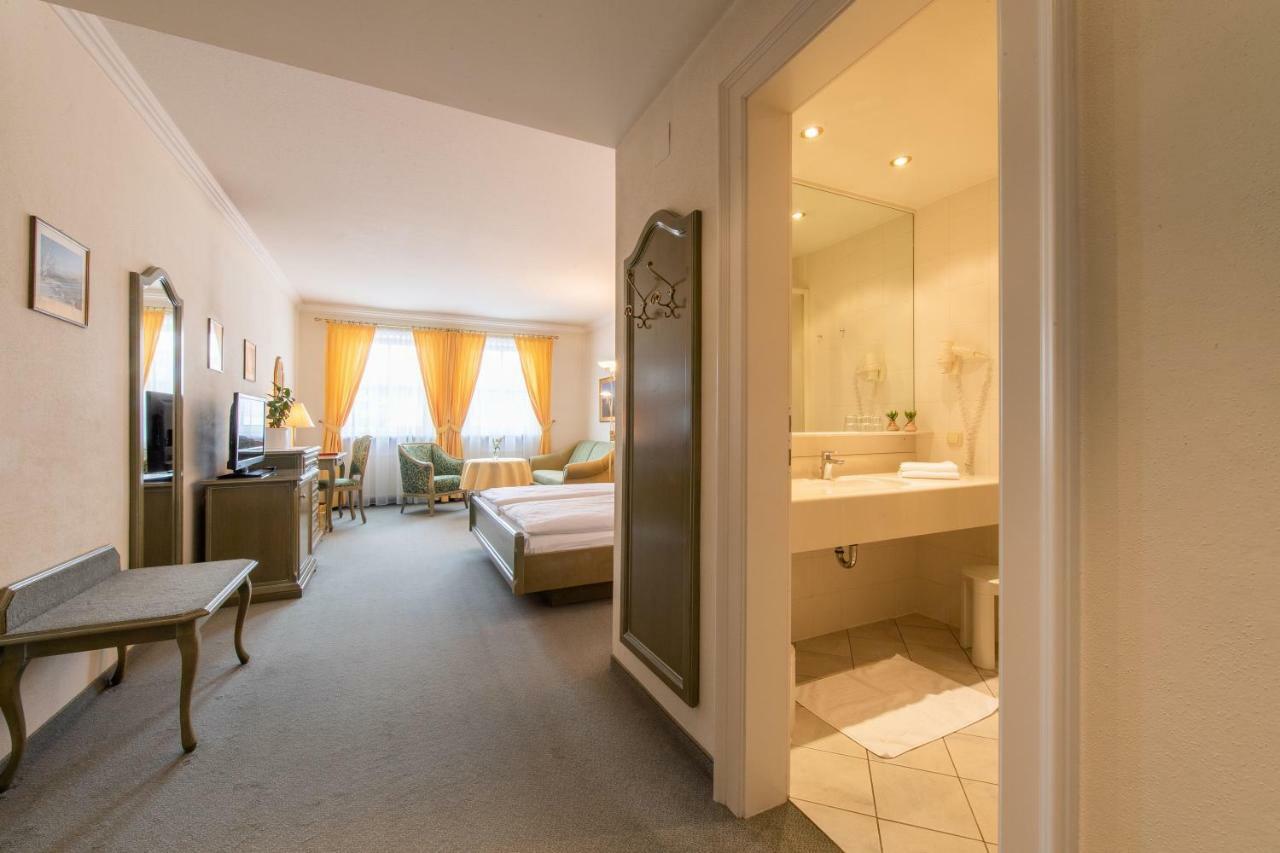 Hotel Leitnerbrau Мондзее Екстериор снимка