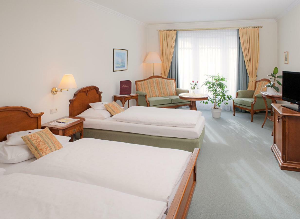 Hotel Leitnerbrau Мондзее Екстериор снимка